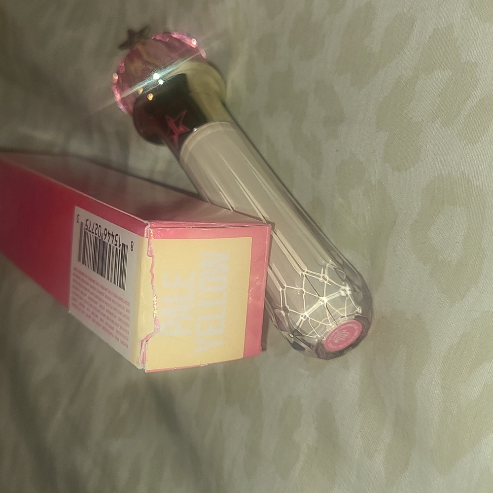 Jeffree star concealer Pale Yellow